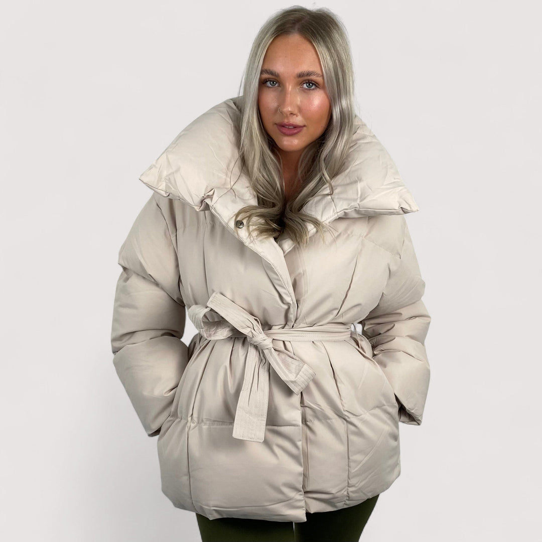 Elora | Kratka prošivena jakna s torbicom na pojasu