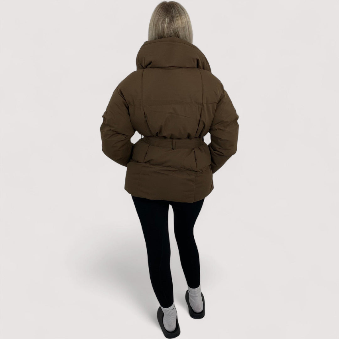 Elora | Kratka prošivena jakna s torbicom na pojasu