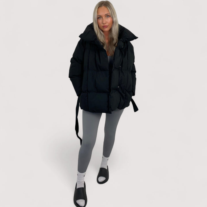 Elora | Kratka prošivena jakna s torbicom na pojasu