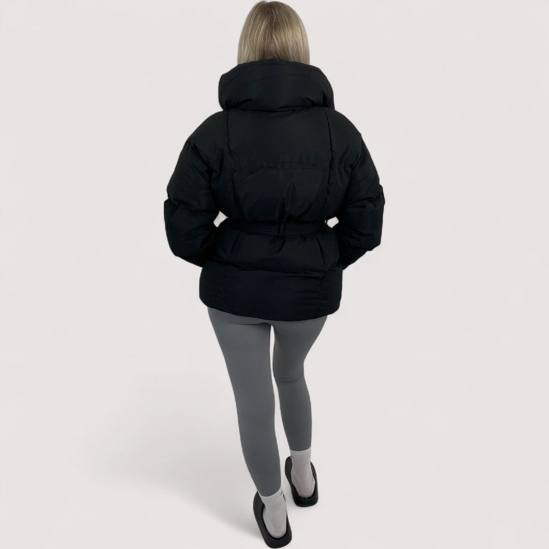 Elora | Kratka prošivena jakna s torbicom na pojasu