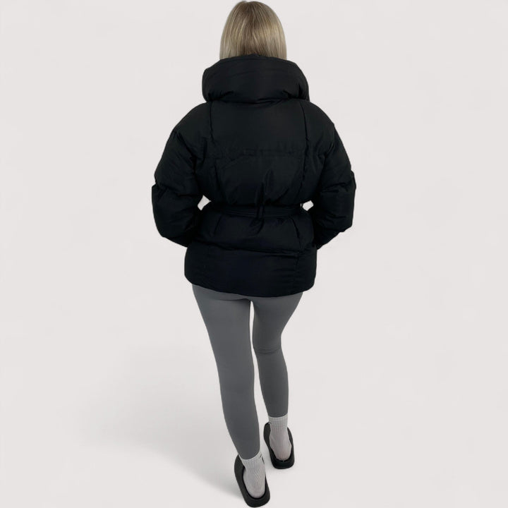 Elora | Kratka prošivena jakna s torbicom na pojasu