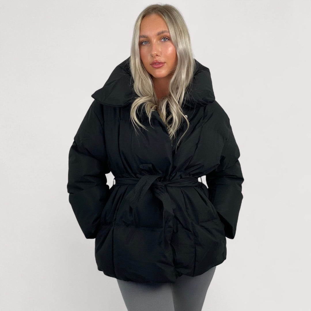 Elora | Kratka prošivena jakna s torbicom na pojasu