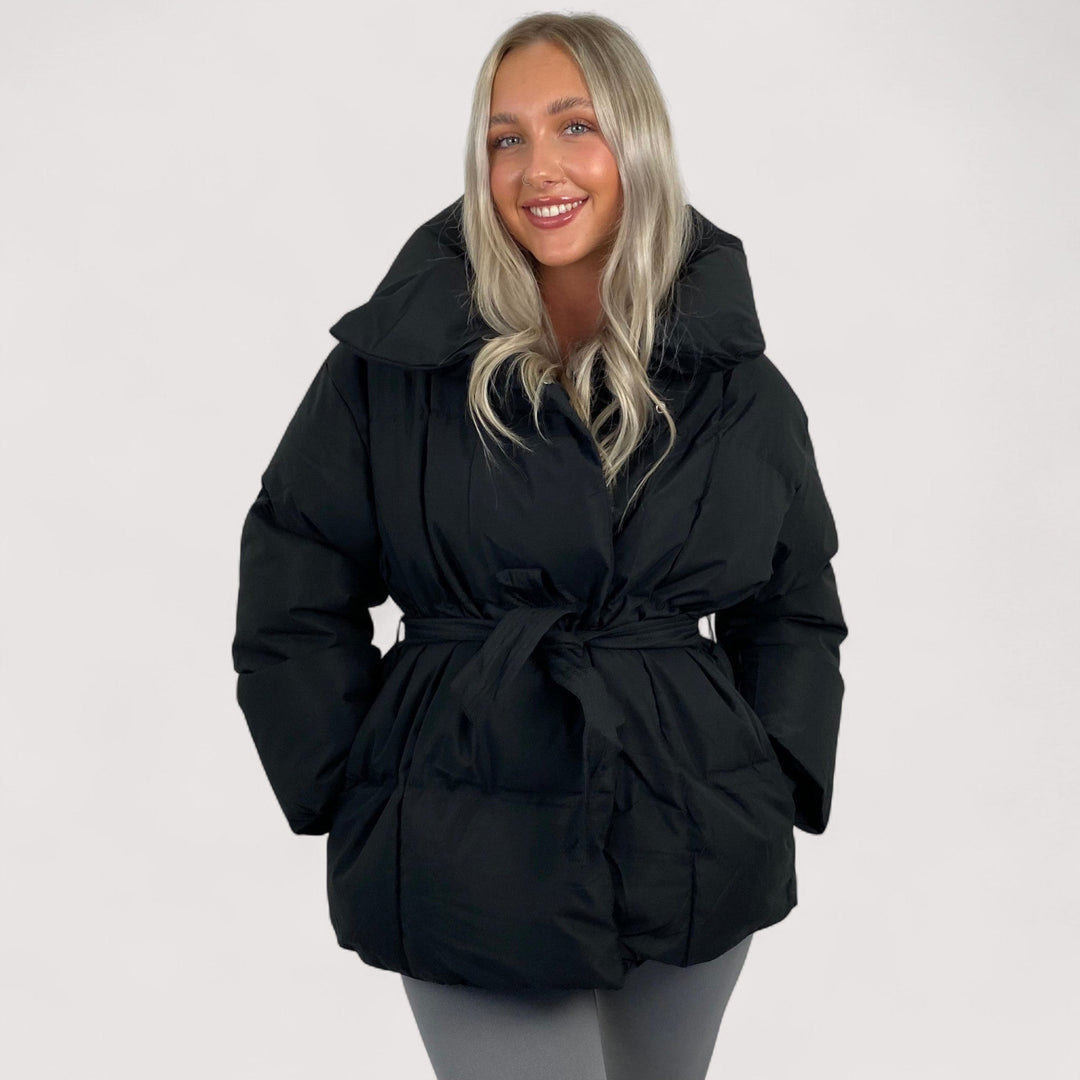 Elora | Kratka prošivena jakna s torbicom na pojasu