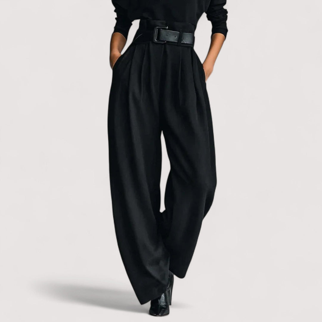 Orina | Crni set od dva dijela s majicom dugih rukava s dolčevita ovratnikom i ravnim hlačama